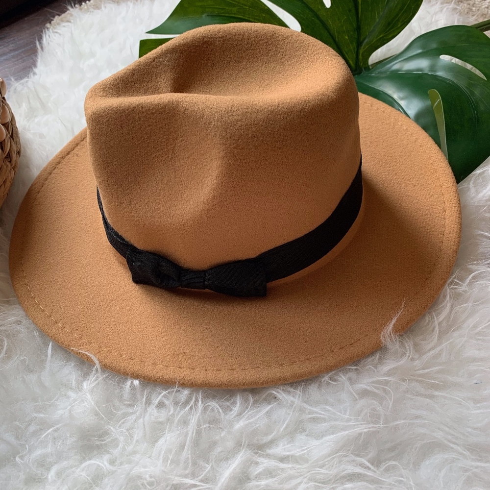 Fashionable Hats w/ Bow in Cognac